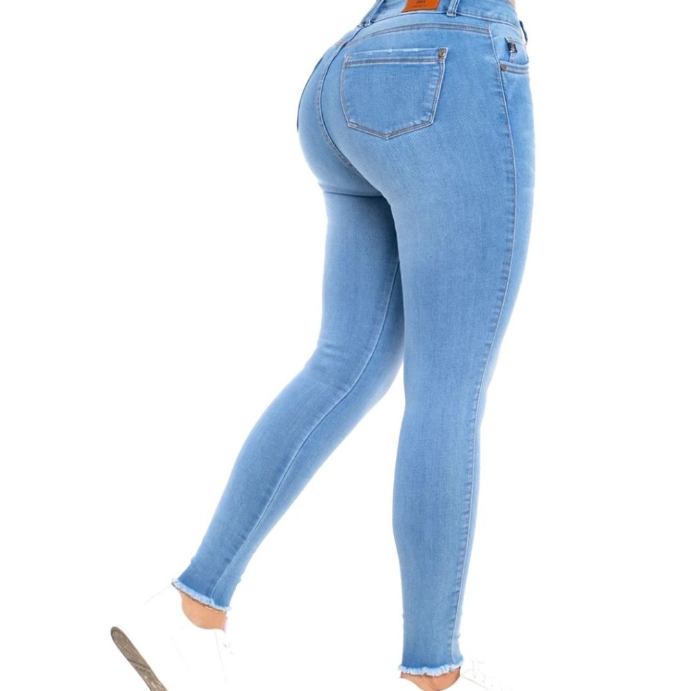 Jean with push up effect, narrow boot, light color